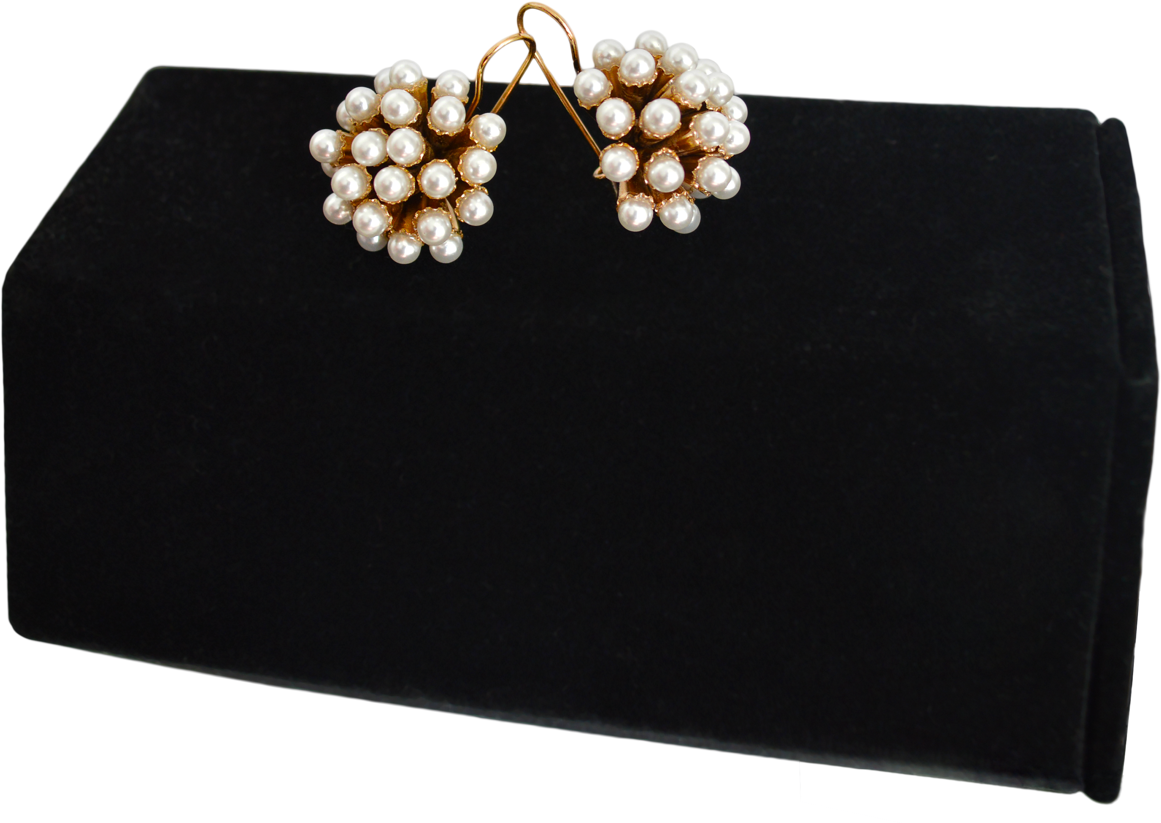 Elegant Pearl Earrings Display