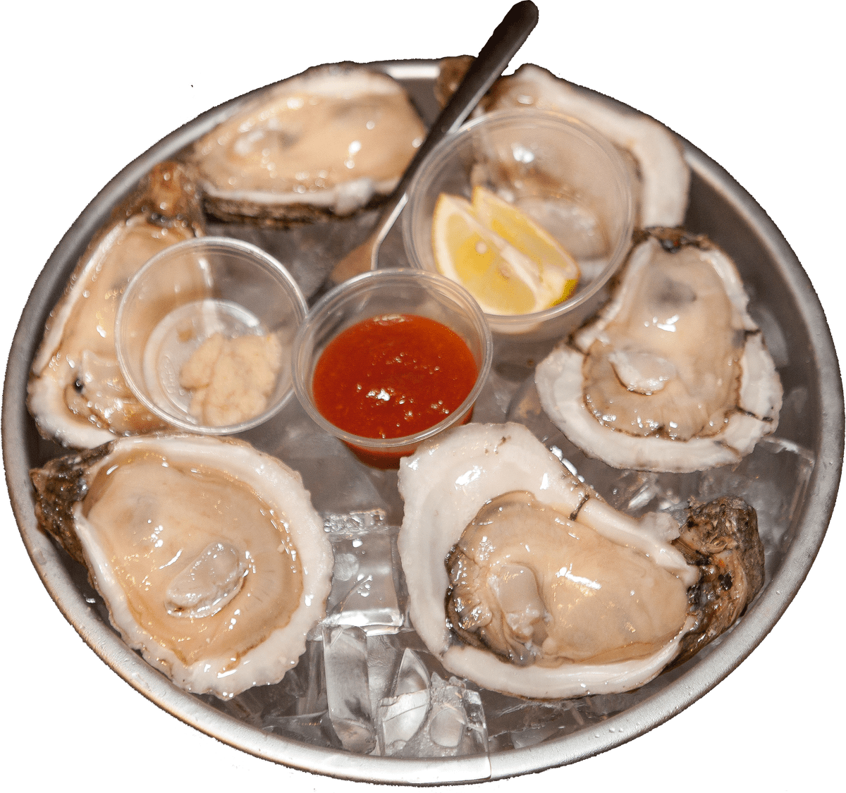 Fresh Oysterson Icewith Condiments
