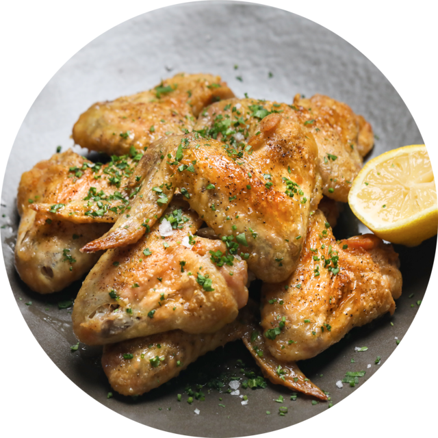 Seasoned Chicken Wingswith Lemon Garnish