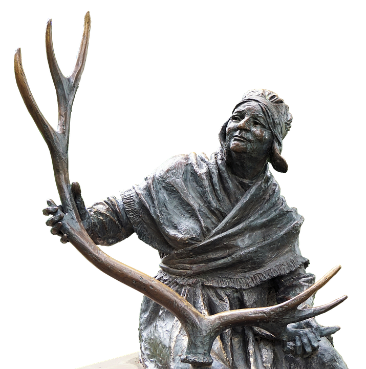 Bronze Statueof Historical Figure PNG image