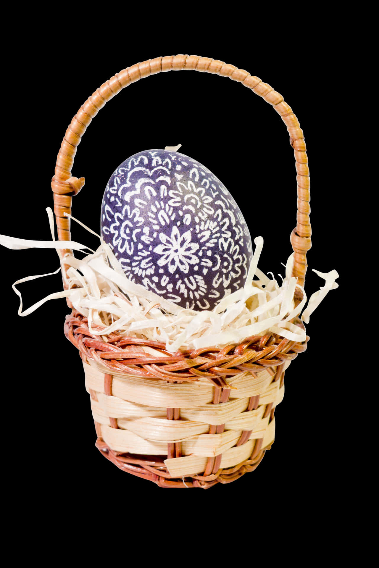 Decorative Easter Eggin Wicker Basket PNG image