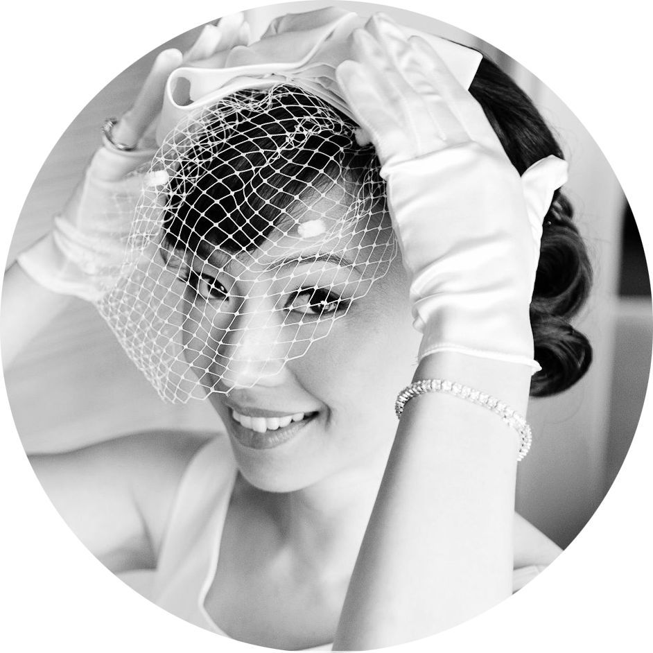 Elegant Bride With Veiland Gloves PNG image