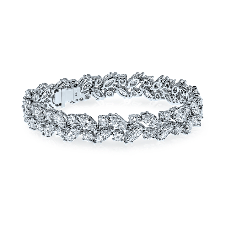 Elegant Diamond Bracelet Design PNG image
