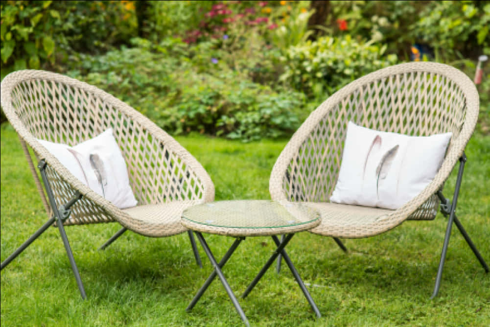 Garden Wicker Chairsand Table PNG image