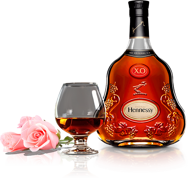 Hennessy X O Cognac Bottleand Glass PNG image