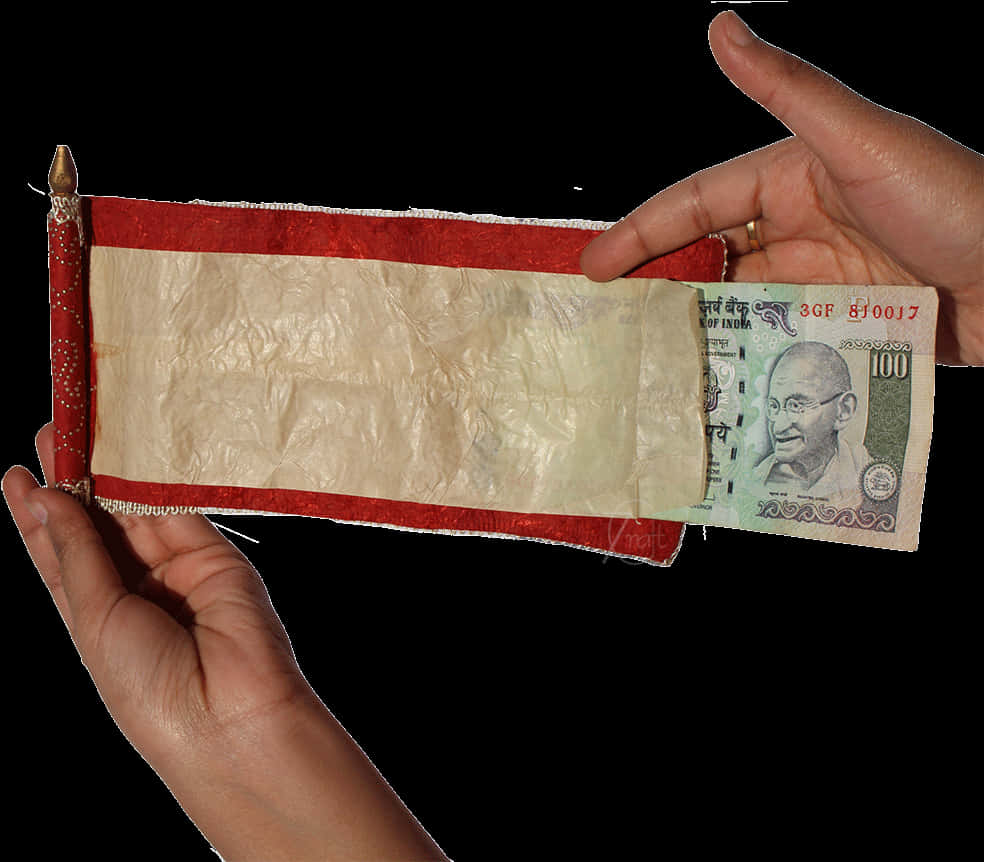 Indian100 Rupee Notein Wallet PNG image