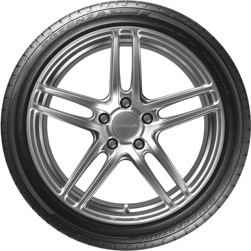 Performance Tirewith Alloy Wheel PNG image