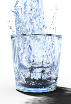 Water Splashin Glass PNG image