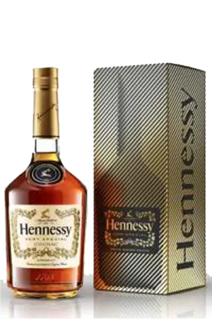 Hennessy Cognac Bottleand Box PNG image