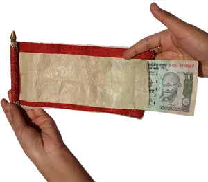Indian100 Rupee Notein Wallet PNG image