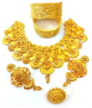 Traditional Indian Gold Jewelry Set PNG image